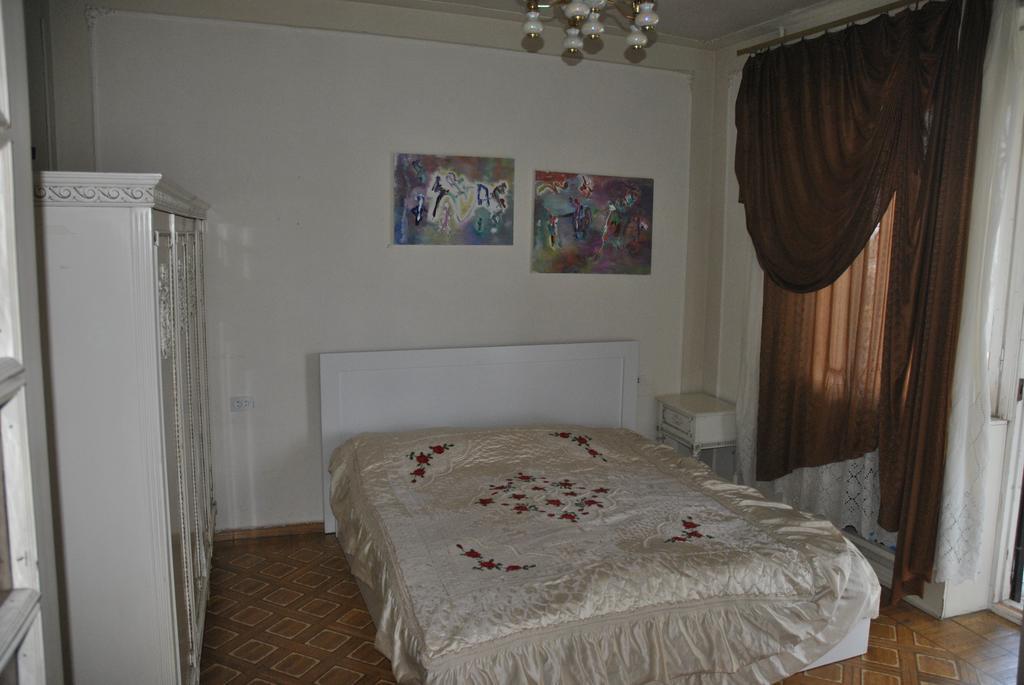Aram Guest House Ереван Стая снимка